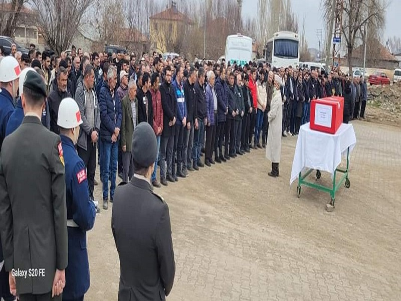 Kaymakamımız Sn. Fatih GÜNER, Gazi Ali TUTAL'ın Cenaze Merasimine Katılmıştır.