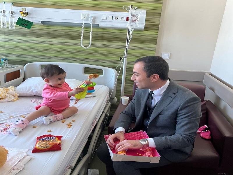 Kaymakamımız Sn. Fatih GÜNER afetten kurtulan çocuklarımızı ziyaret etti.